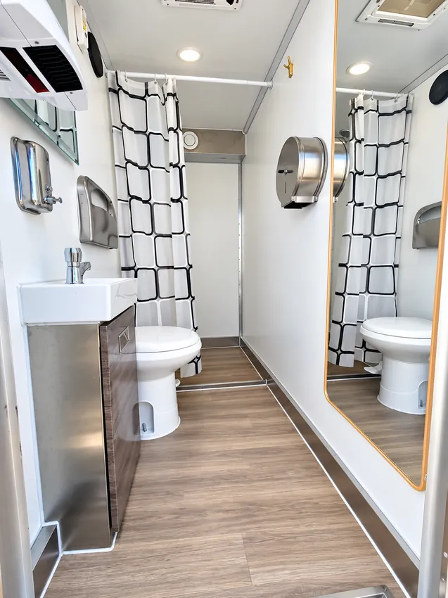 13ft Luxury Shower–Restroom Combination Trailer (3 Stalls)